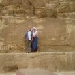 Op de eerste trede van de piramide van pharao Chefren, 136 meter hoog