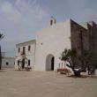 Formentera. Het pleintje met de kerk in Sant Francesc Xavier