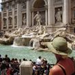 Rome. Drukte bij de Trevi Fontein