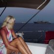 Ankerplek Capri. Een verlicht cruiseschip passeert in de verte