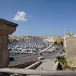 Dockyard Creek met Grand Harbour Marina. Aan de overkant ligt Valletta