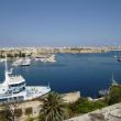 Marsamxett Harbour, veerboot naar Gozo, aan de overkant links is onze steiger, rechts Manoel Island