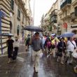 Regendag. Republic Street in het oude Valletta