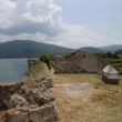 Fort Santa Maura, noordelijke ingang van het Levkas Kanaal en de tombe van een Britse commandant