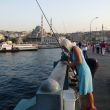 Istanboel. Ans tussen de vissers op de Galat-brug
