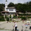 Voor het zomerkasteeltje van Marie van Roemenië in Balchik