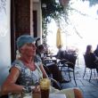 In Evdhilos aan de noordzijde van Ikaría drinken we koffie aan de haven