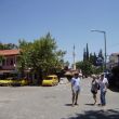 Geert, Ine en Ans in het toeristenstadje Dalyan