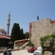 Rhodos. Een Ottomaanse moskee, middeleeuwse fortificaties en een opgezette ridder.
