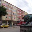 Bizim Otel-2 in Kars. Na het onweer zuigt de brandweer de ondergelopen kelders leeg