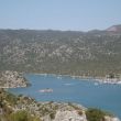 Idem, uitzicht op de baai van Ücagiz. Links van de steiger liggen we voor anker