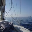 Oversteek naar Noord Cyprus. Containerschip gaat voor ins kangs. In de verte Kiara