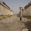 In de hoofdstraat van de antieke stad Apamea