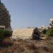 Ashkelon. Resten van een Romeinse graftombe tussen appartementenflats