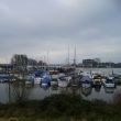 De Gorcumse jachthaven met in de verte de Merwedebrug