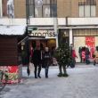 Een wandelende kerstboom in de winkelstraten van Gorcum