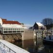 De andere kant van de sluis (rechts) waar we naast komen te wonen. Links Restaurant Merwezicht