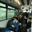 Dikke jassen en beslagen ramen in de bus van Ashkelon-centrum naar de Marina