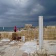 Caesarea. Een zware bui nadert over zee. Willink in Israël