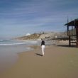 Ashkelon. Ans aan het begin van het Orenstrand. Zie de koepel van Holiday Inn in de verte