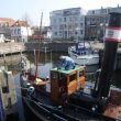 Ook op de stoomsleepboot Jan de Sterke naast ons in de Lingehaven wordt geklust