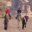 Wadi Rum. Aan het eind van de kamelenrit. Het is inmiddels stervenskoud