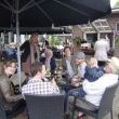 Op het terras in de Lingehaven. Vlnr Marieke, Floor, Rommert, Ans, Pijke, Bas, Thijs en ik