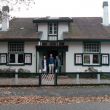 Huis De Klaproos van Bert & Mieke Mansholt.NB: klaprozen op de luiken en de vorm van de vensters