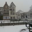 Sneeuw valt op de sluis bij ons app<span class=