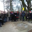 Onthulling van een gedicht van K. Michel (gele pijl) op Buiten de Waterpoort