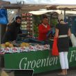 Marktdag in Gorcum. Ans koopt bij Youssef Abdelladi een meloen voor een euro