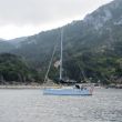 Dulce voor anker in de Baai van Fiki op het eilandje Othoni