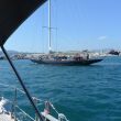 Samen met een klassiek zeiljacht varen we de haven van Palma de Mallorca binnen