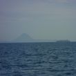 Cabo de la Nao met een HAPAG Lloyd containerschip ervoor