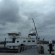 Buiten de Waterpoort. Van een Belgisch schip takelt men een auto