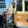 Het 75 jaar oude trammetje langs de noordoever van de Douro naar het centrum van Porto