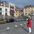 Idem. Ans draagt haar nieuwe regenjas uit Santiago de Compostela