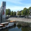 Tribunes en podium (links, met de Dudok) voor het Lingehavenconcert.