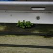 16-11-2015. Alg en een plantje in een afwateringsopening bij de voetrail