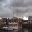 18-11-2015. Donkere wolken na de eerste herfststorm. Vrachtwagen vast op de Kriekenmarkt.