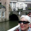 Dordrecht. Met de rondvaartoot net onder het stadhuis door gevaren (achtergrond)