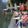 Rotterdam, terras aan de Oude haven. Linksboven zie je nog de kubuswoningen van Piet Blom.