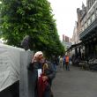 Haarlem. Met het borstbeeld van wijlen Harry Mulisch.