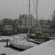 11-02-2017 's Ochtends valt er sneeuw in de haven.