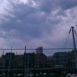 Ostende. Een onweer bouwt op, trekt het land op en zakt ineen.