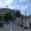 Het beeld 'Really Good'(2016) van David Shrigley op Trafalgar Square.