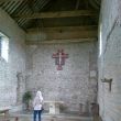 Interieur van St Peter-on-the-Wall Chapel, Dengie Pensinsula, Bradwell-on-Sea, uit 660 AD.