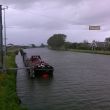 Merwedekanaal. Wachten voor de spoorbrug bij Arkel.