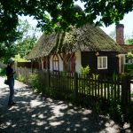 Buckler's Hard. Dit Hans-en-Grietje huisje was vroeger een badhuisje. Nu bewoond.