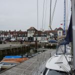 Lymington. Prima ligplaats helemaal achterin aan Town Quay, naast het centrum van het stadje.